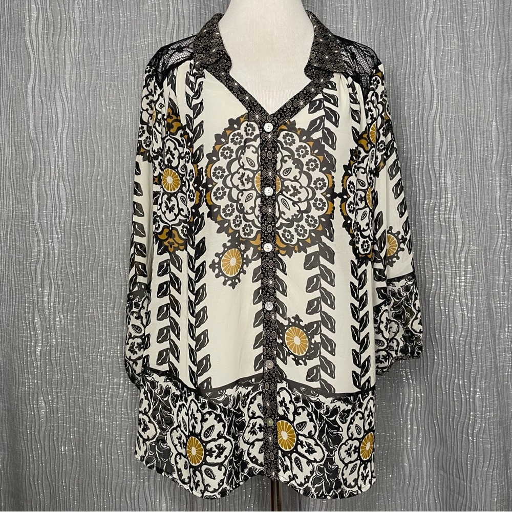 Fig & Flower button down blouse. NWOT